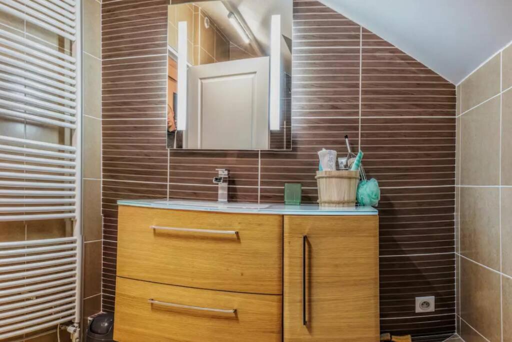 Reims Centre : Appartement Lumineux Et Atypique 46, Place D'Erlon Luaran gambar