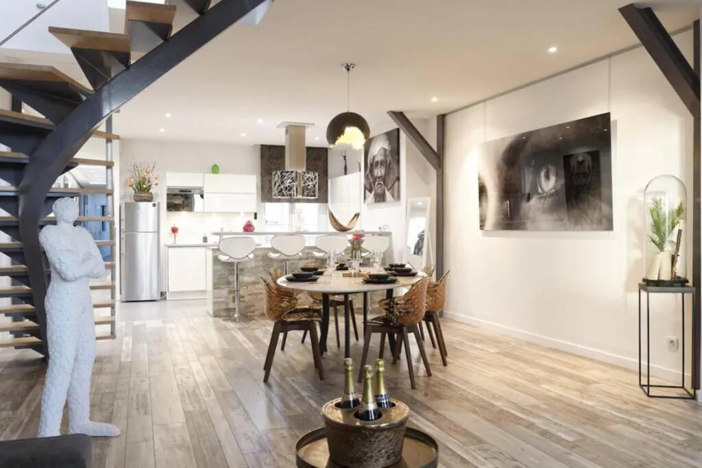 Reims Centre : Appartement Lumineux Et Atypique 46, Place D'Erlon Luaran gambar